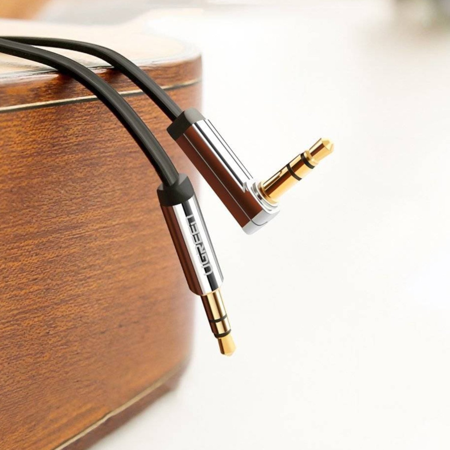 UGreen AV119 Right-angled 3.5mm Flat Aux Cable 1.5m - Black/Silver - Image 2