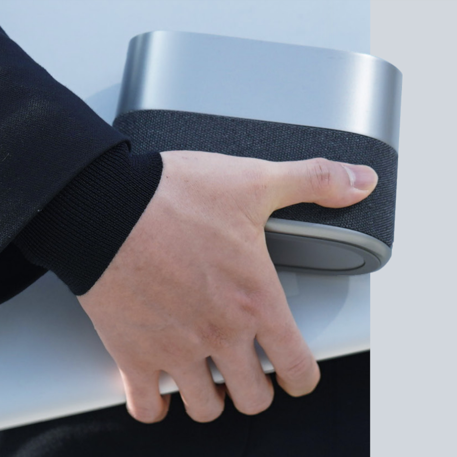 Hikvision DS-UAC-S1 Wireless Conference Speakerphone - Image 2